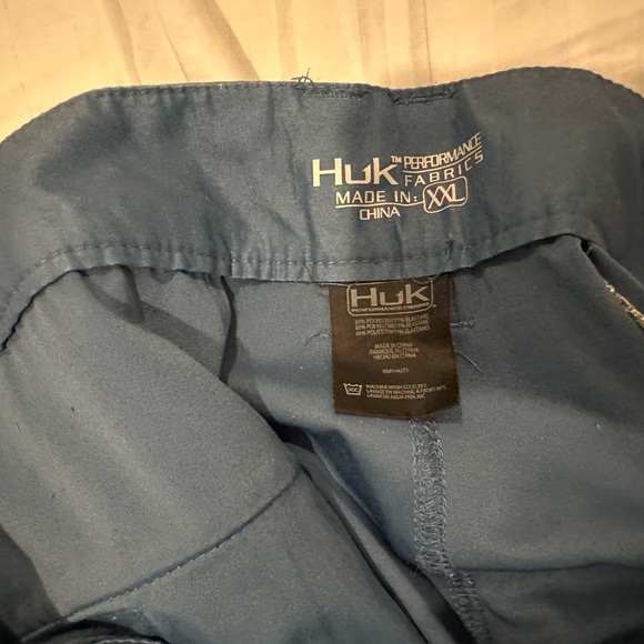 Men’s Huk shorts size 2X - Picture 3 of 3
